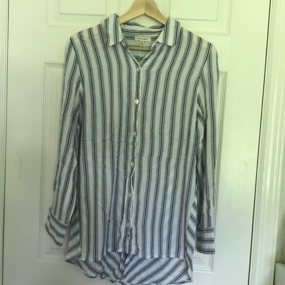 Women’s lightweight button down